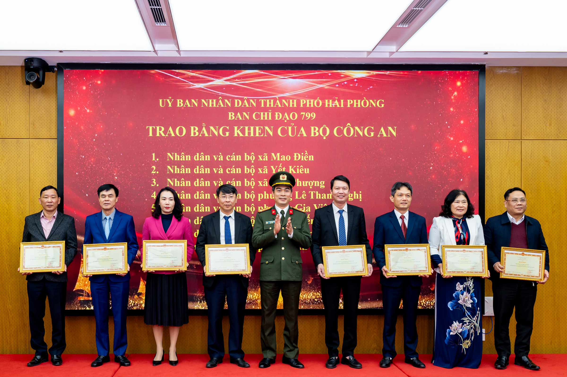 Khen thưởng nhiều tập thể, cá nhân trong Phong trào toàn dân bảo vệ an ninh Tổ quốc và phòng, chống tội phạm, tệ nạn xã hội